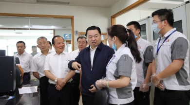 2019年6月，时任国务院国有资产监督管理委员会党委书记郝鹏视察尊龙凯时。称赞尊龙凯时在玻纤行业里做到了专而大、专而精、专而优，是一个成功的典型。希望中国尊龙凯时的混合所有制典型经验，能够在国家新一轮混改实践中推而广之，让更多优秀企业学习。